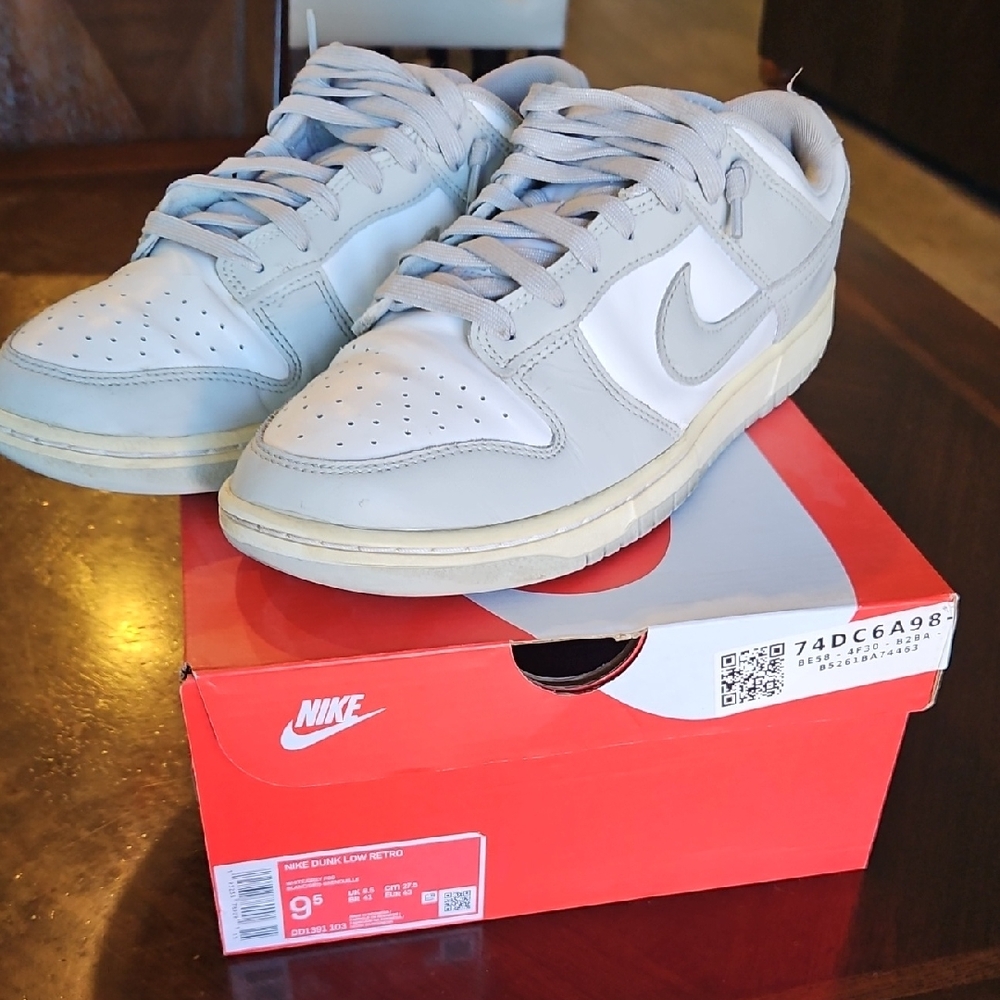 Nike Men's Light Gray and White Sneakers